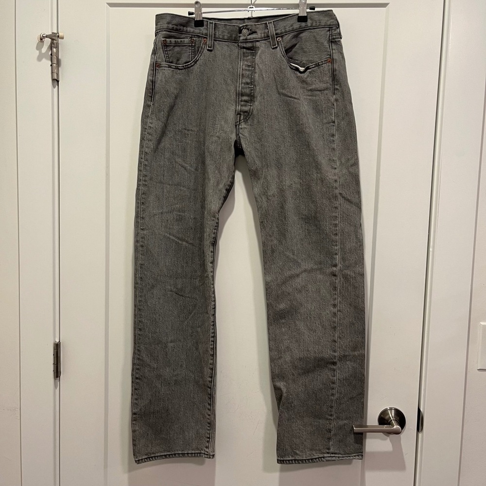 Levis 501 Original Fit Gray Jeans Mens 34x32 Straight Leg Button Fly Denim